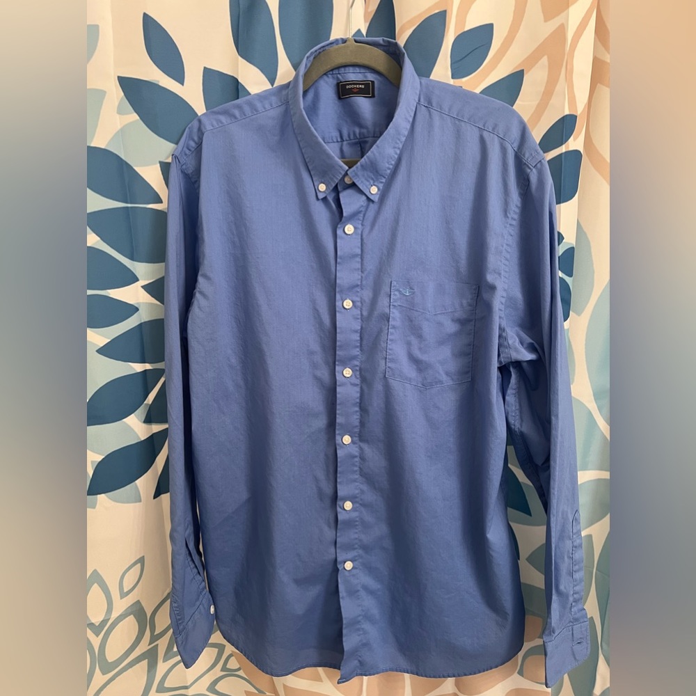 LOWEST PRICE!! Gently used Docker’s size L long sleeve button down. Light weight